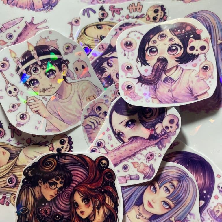 KIT 10 Adesivos Junji Ito Ilustrada Personalizados Stickers Fofos Dark em Vinil Holográfico