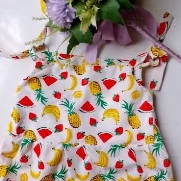 vestido de frutinha bebê com amarração no ombro _3_9 e 6_9 meses