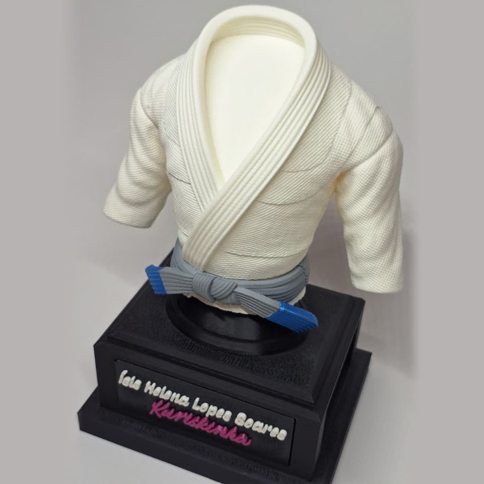Troféu Miniatura Kimono Personalizado | Judô Karatê Jiu-Jitsu | Presente Troca de Faixa
