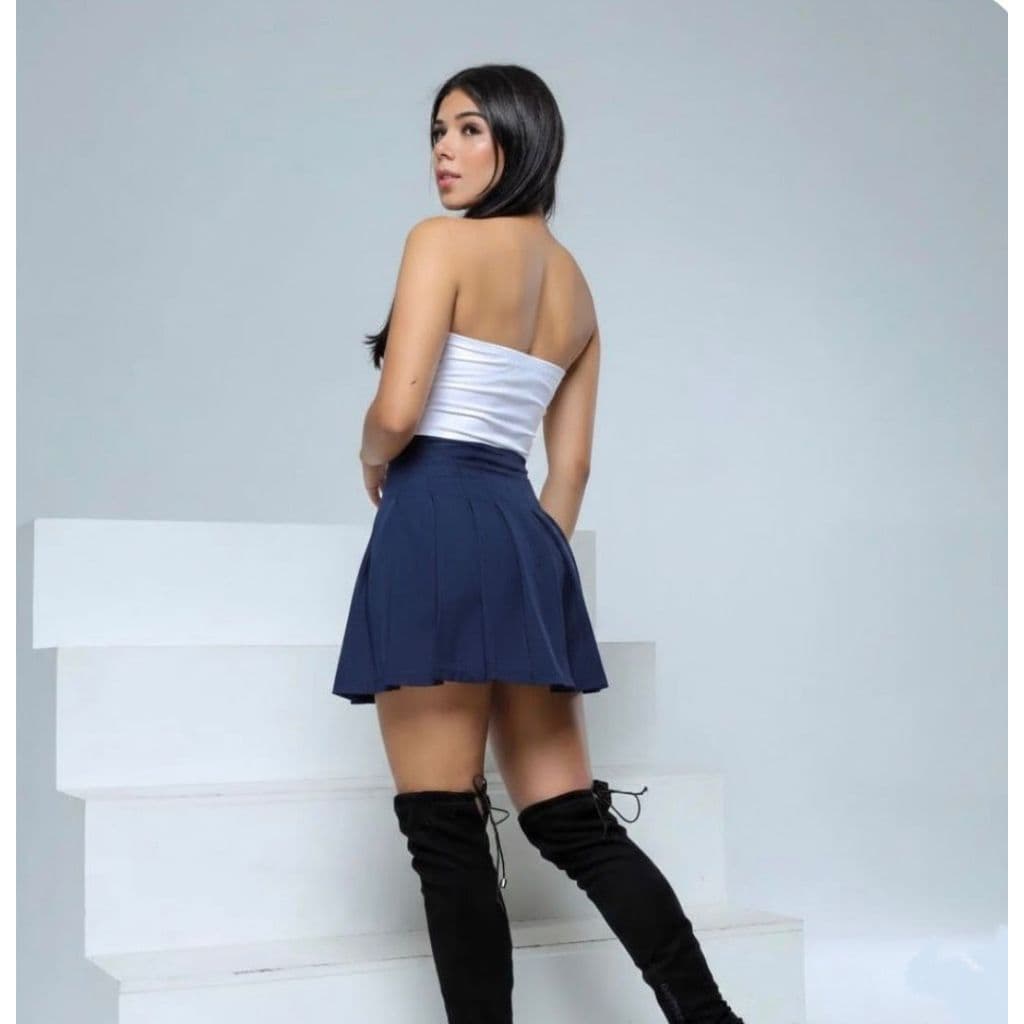 Saia Curta Feminina Azul Marinho no Tecido Poliéster Contem Zíper Lateral Modelo Juvenil Elegante