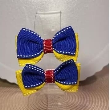 Par de Lacinho Infantil Coleção Volta às aulas. Laço Personalizado com Aplique Escolar. Bico de Pato.