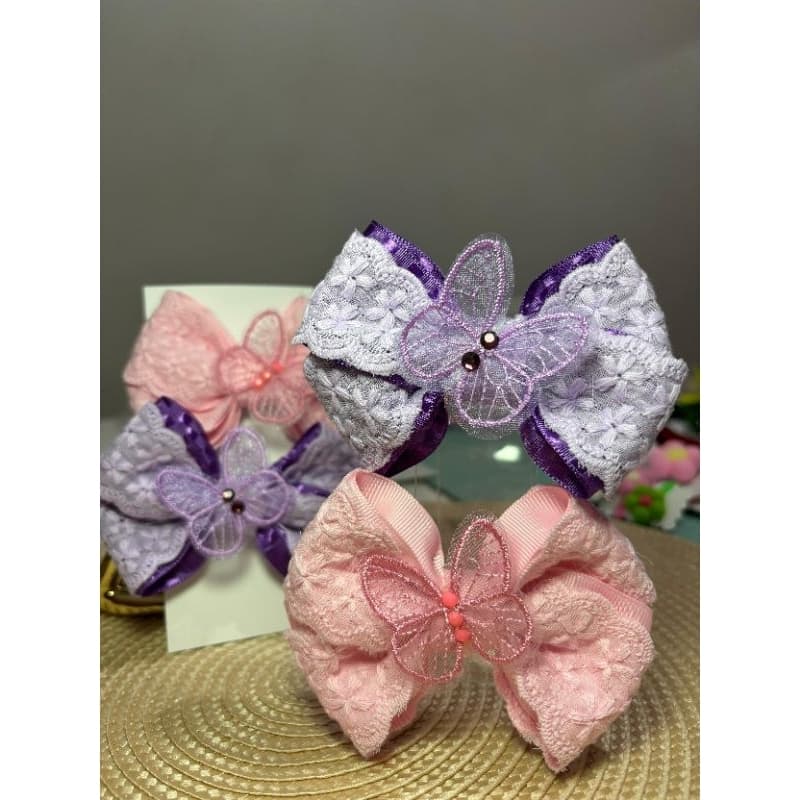 Laço Infantil Pérola- Laço para meninas estampa xadrez e Floral Laço no bico de pato. Laço com apliques.