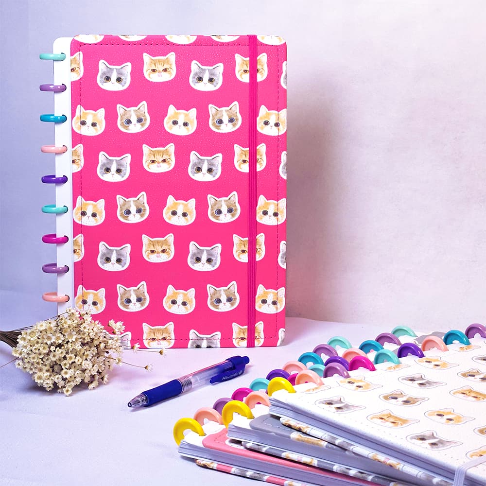 Caderno Inteligente B5 Médio Gatinhos 80 Folhas Pautadas Reposicionáveis com Discos, Capa Dura e Elástico