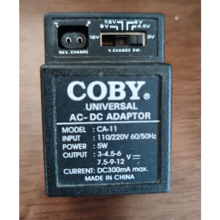 adaptador universal AC-DC 3V, 4.5V, 6V, 7.5V, 9V e 12V. (Usado) (Cod 54)