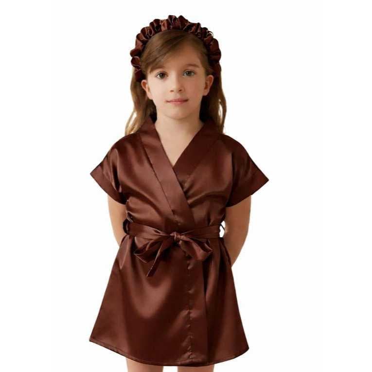 Robe Infantil Marrom – Elegância e Conforto para Pequenos Momentos Especiais