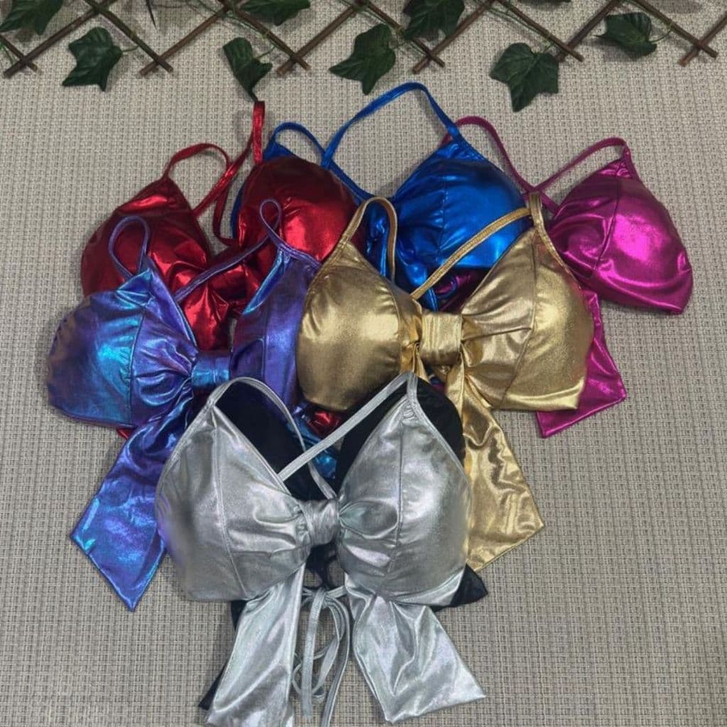 Top cropped metalizado Carnaval com laço na frente e costa amarrando com corda com bojo TAM UNICO VEST  36-40