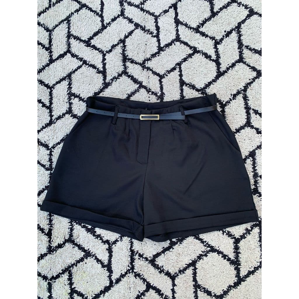 Shorts Alfaiataria Feminino Plus Size com Cinto Incluso