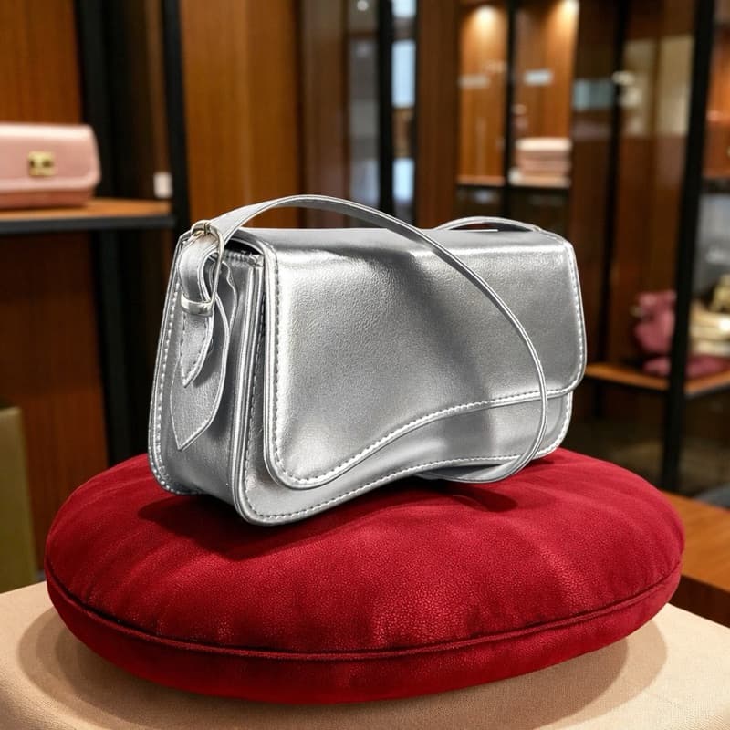 Bolsa Feminina Baguete de Ombro Metalizada Prata e Dourada Frete Rápido
