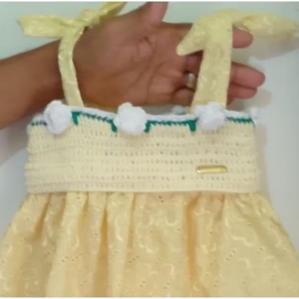 vestido de bebê menina  com tecido e crochê feito a mão 6 a 9 meses artesanal exclusivo