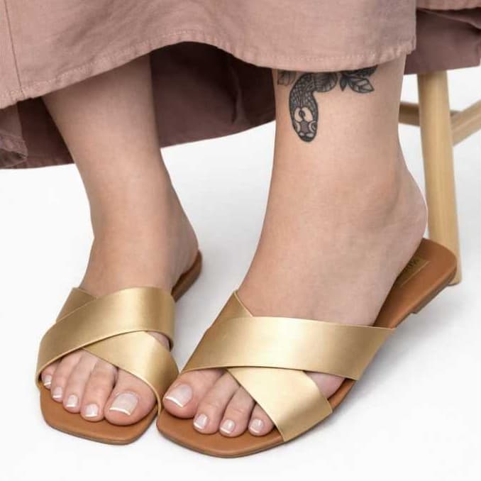 Rasteirinha Feminina Barata Sandália Confort Flat Tendência Verão Tiras Chinelo X Cruzadas Tendência 2026 Barata