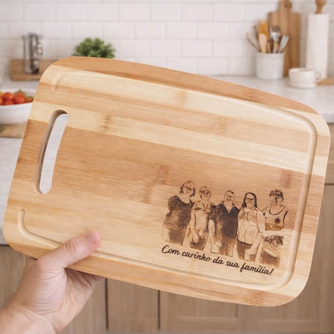 Tábua de Corte em Bambu Personalizada com Foto Gravada Presente Família