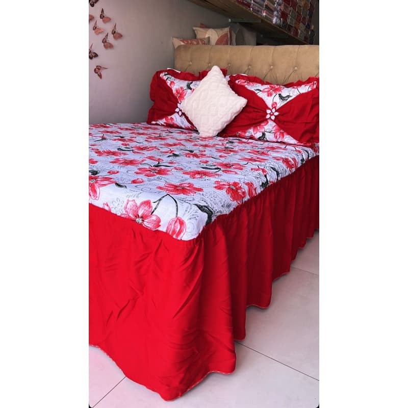 Colcha Cama Queen Estampada Com Detalhe em Flor de Fuxico
