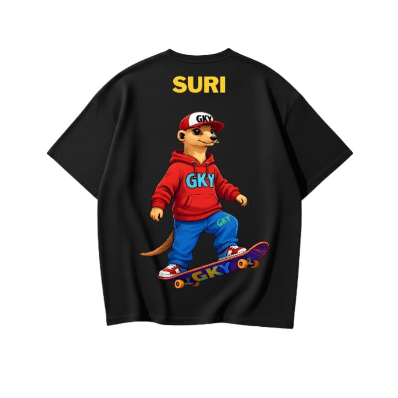 Camiseta Oversized Streetwear GKY Suri Skatista - Logo Bordado e Estampa DTF Premium Masculina Feminina