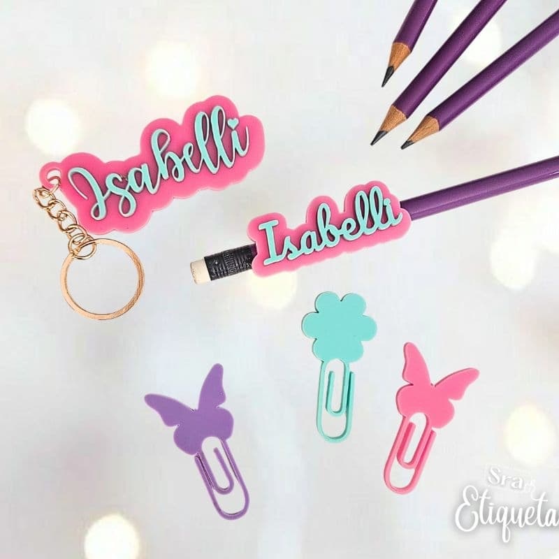 Kit Papelaria Personalizado com Nome | Chaveiro + Enfeite de Lápis + Clipes Decorativos