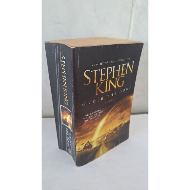 Stephen King Under the Dome a Novel inexplicably invisible force