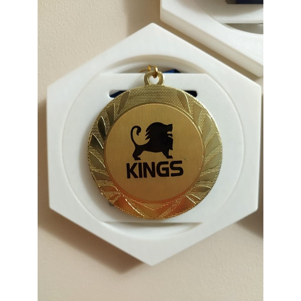 Porta-medalhas hexagonal, também conhecido como favo de mel