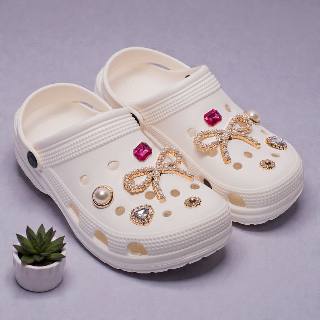 Chinelo Sandália Babuche Luxo Enfeites Brilhantes Muito Leve