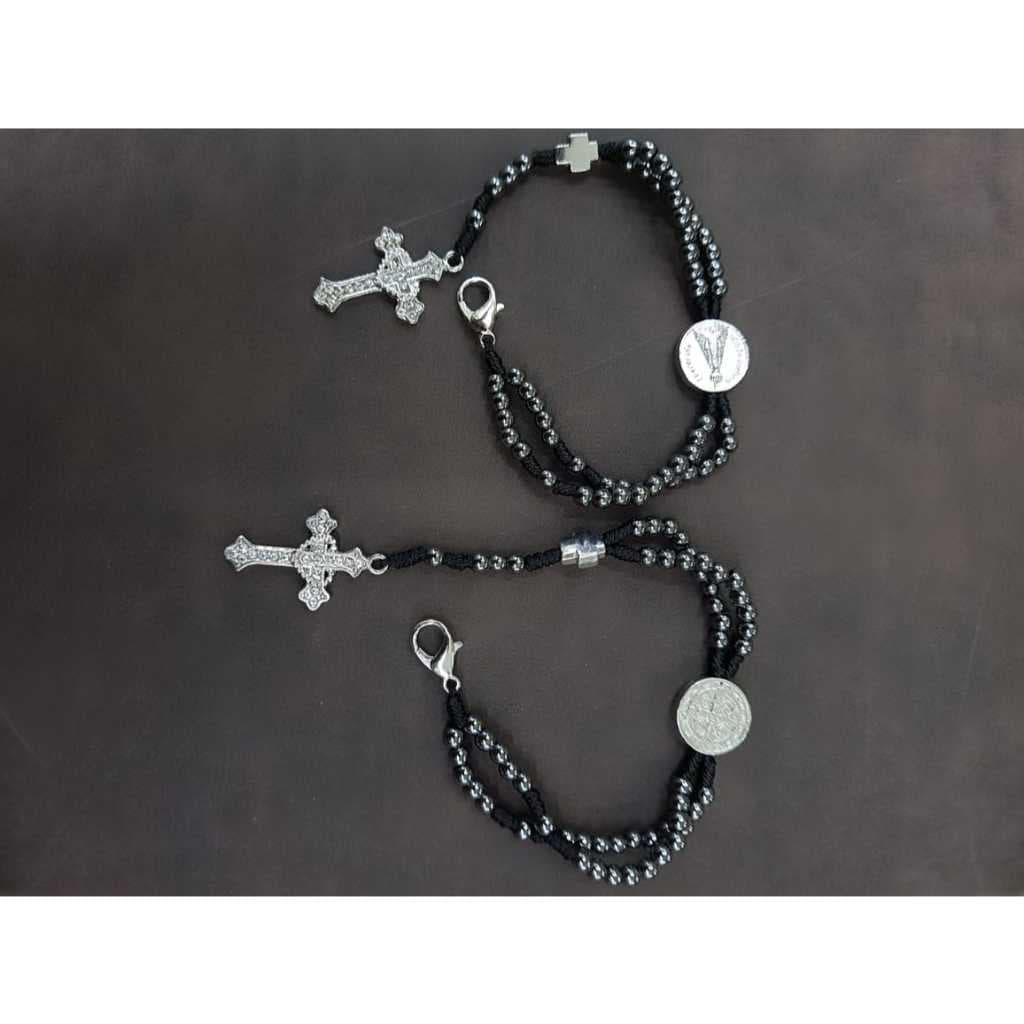 Terço de Pulso com Pingente de Nossa Senhora Aparecida em Hematita