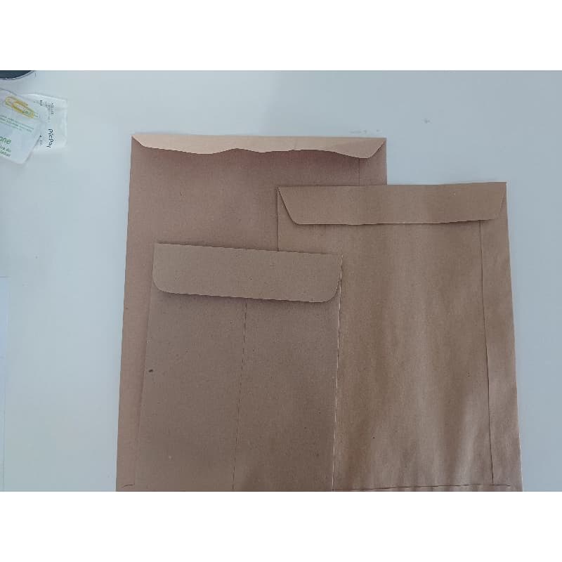 kit de envelopes pardo com um grande médio e pequeno