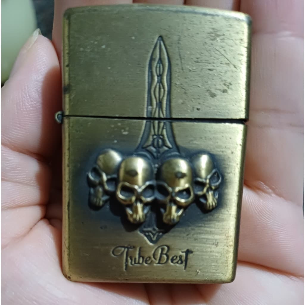 Isqueiro Caveira III - Dourado Envelhecido