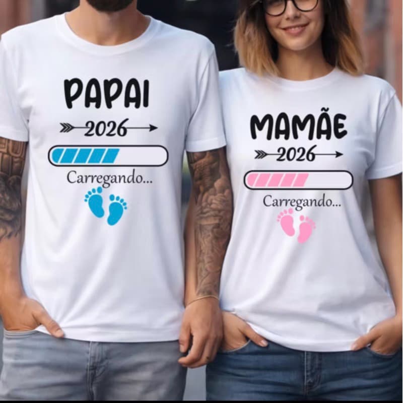 Camiseta Casal Papai Mamãe 2026 Kit 2 Blusas Esperando Bebê - Grávida Carregando...
