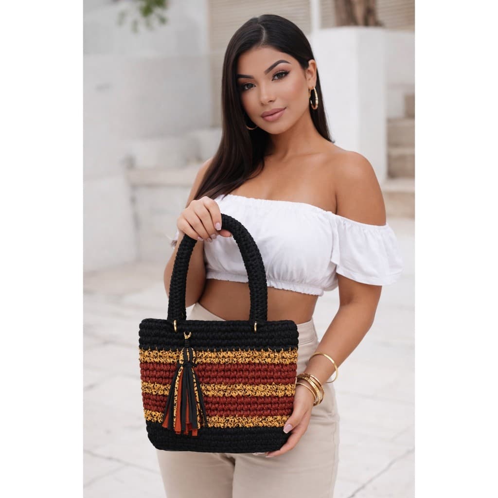 Bolsa de Crochê Artesanal em Fio de Malha Premium – Estilo e Sofisticação