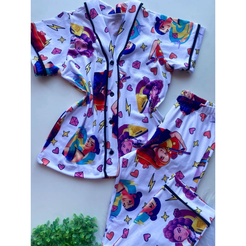 Pijama Infantil Americano com Calça Guerreiras do K-Pop Branco
