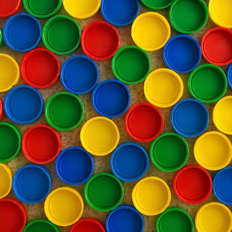 kit 50 Tampas de Garrafa Pet para Artesanato Usadas Água Refrigerante Suco Tampinha de Plástico Colorida