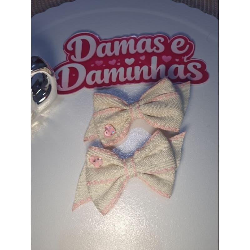 Par de Laços Infantis em Fita Jeans Delicada com Aplique – Laço Artesanal bebê e Menina. Tamanho P  e G.