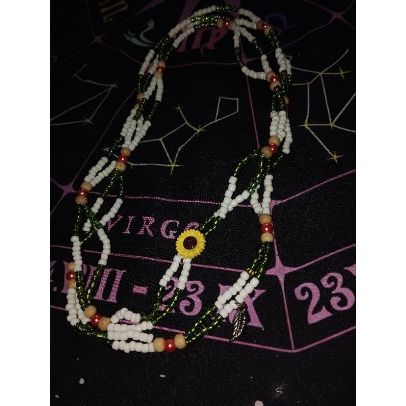guia de cabocla Jurema, cabocla de Iansã, umbanda, candomblé, miçangas, flor, pingente, personalizada