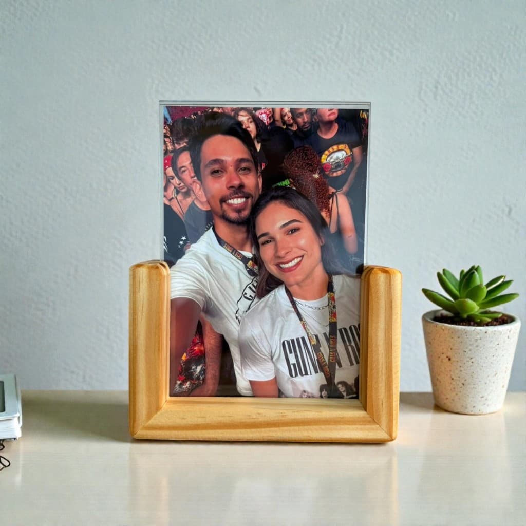 Porta-retrato de madeira com vidro 10x15 cm (foto vertical)