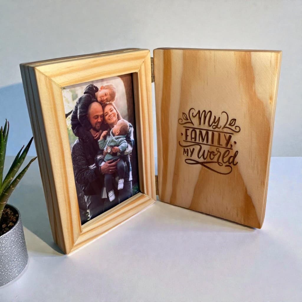 Porta-Retrato Livro de Madeira Personalizado 10x15 com Gravação a Laser