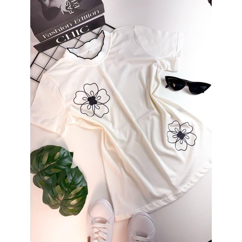 Blusa Camiseta Detalhe Gola Retilinea T-shirt Feminina 2 Flores