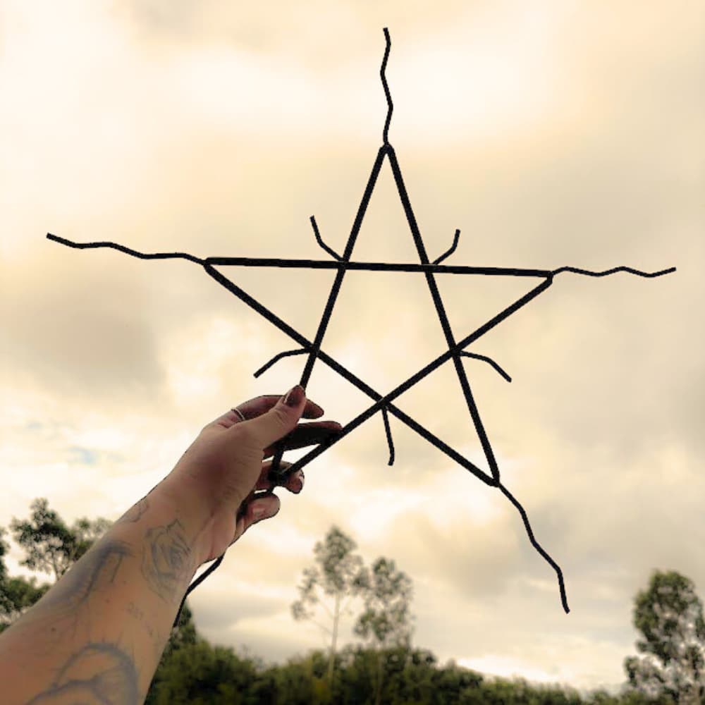 Escultura de Pentagrama Decorativo em Ferro | Decoração de Parede Artesanal Premium WitzSmith