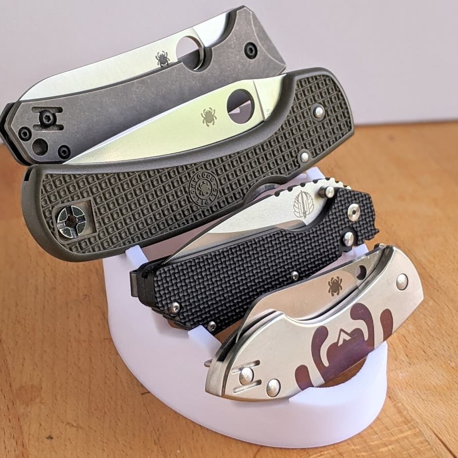 Suporte Base Stand Tático para Canivete EDC Comporta 4 Canivetes