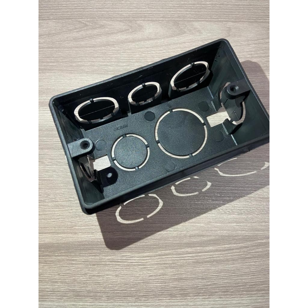 Kit com 20 Caixas de PVC Preta para Embutir 4x2 Ideal para Obras e Instalações Elétricas