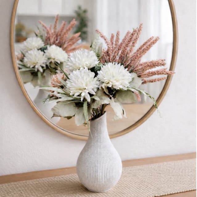 Vaso com Design Escultural | Textura Canelada para Ambientes Sofisticados