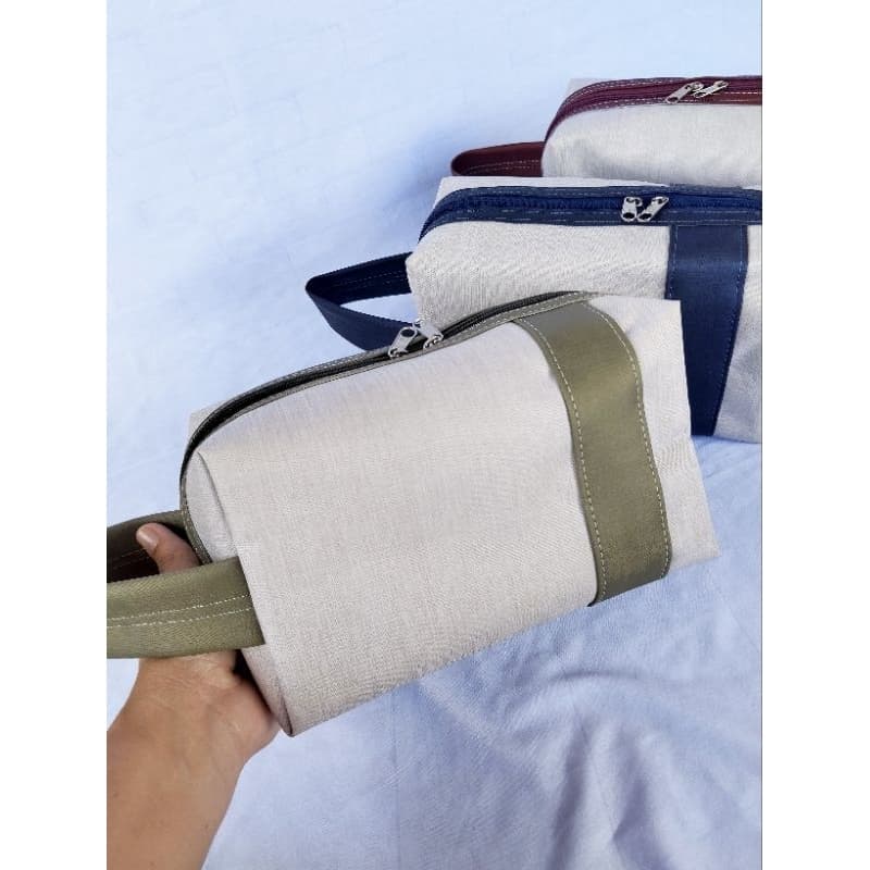 Necessaire em nylon linho com acabamento em sintético