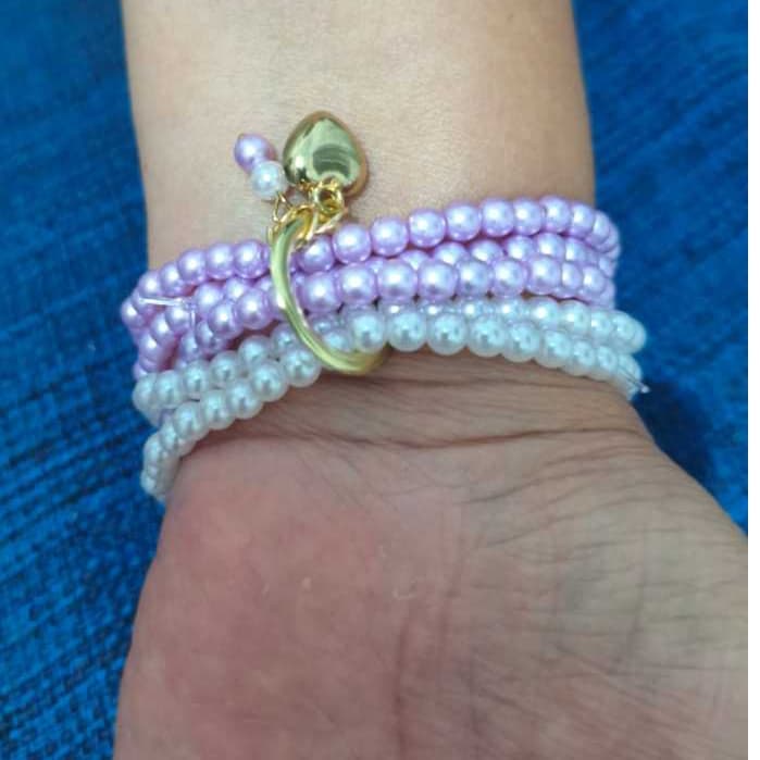 Pulseira Multi-Voltas com Pingente: O Mix Perfeito em Uma Só Peça