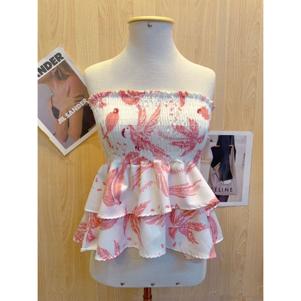 Blusa feminina de viscose sem mangas e sem alças com bainha franzida,
