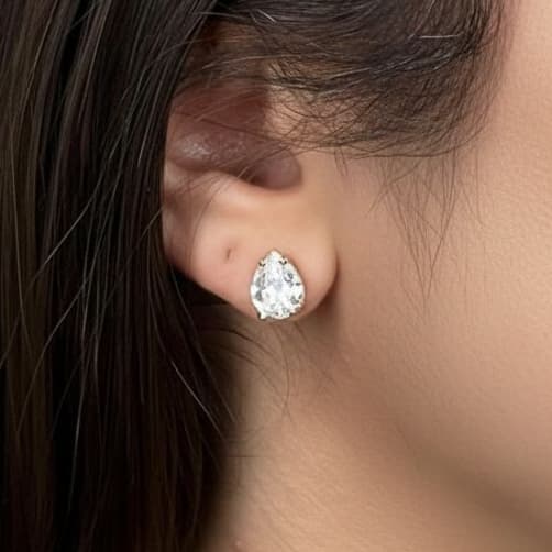 Brinco Feminino Ponto de Luz Gota Zircônia 4 Garras Banhada a Ouro 18K