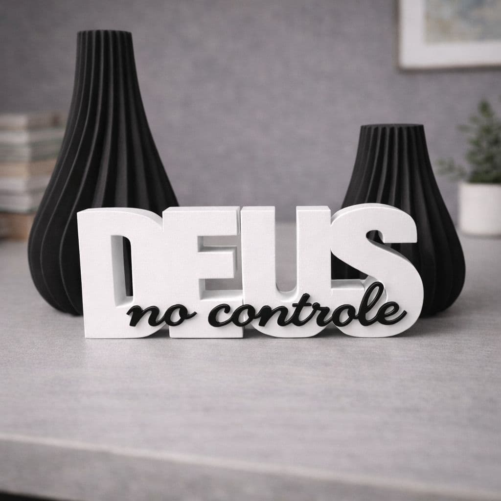 Letreiro Decorativo Deus No Controle + Opção de Vasos Decorativos Sala Quarto Presente Cristão