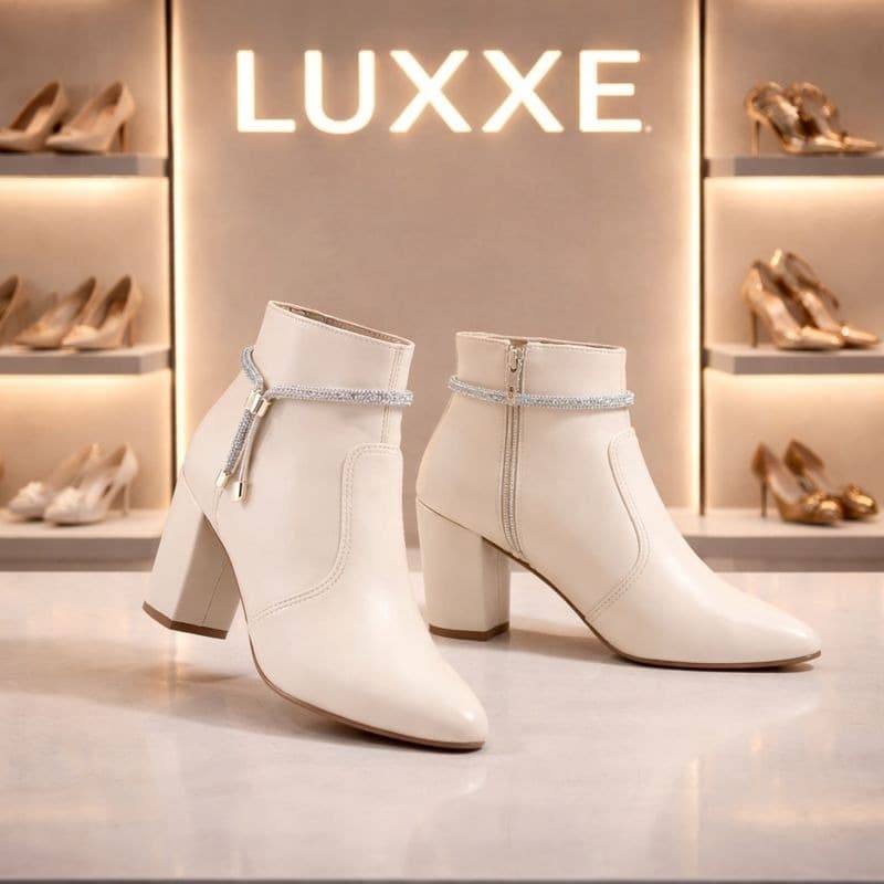 Bota Cano Curto Strass Berloque Feminina Bico Fino Salto Médio