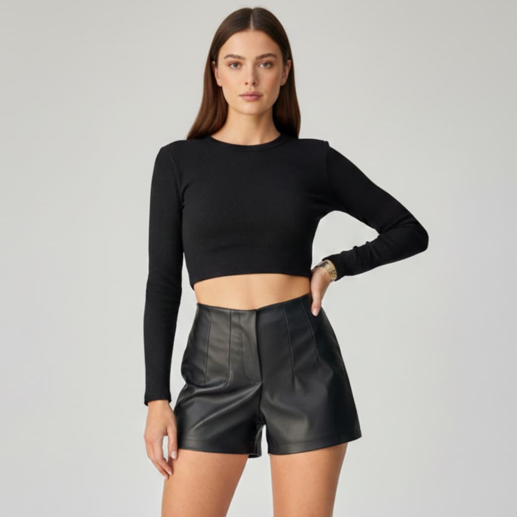 Short Para Meninas em Courino Cintura Alta com Zíper Lateral