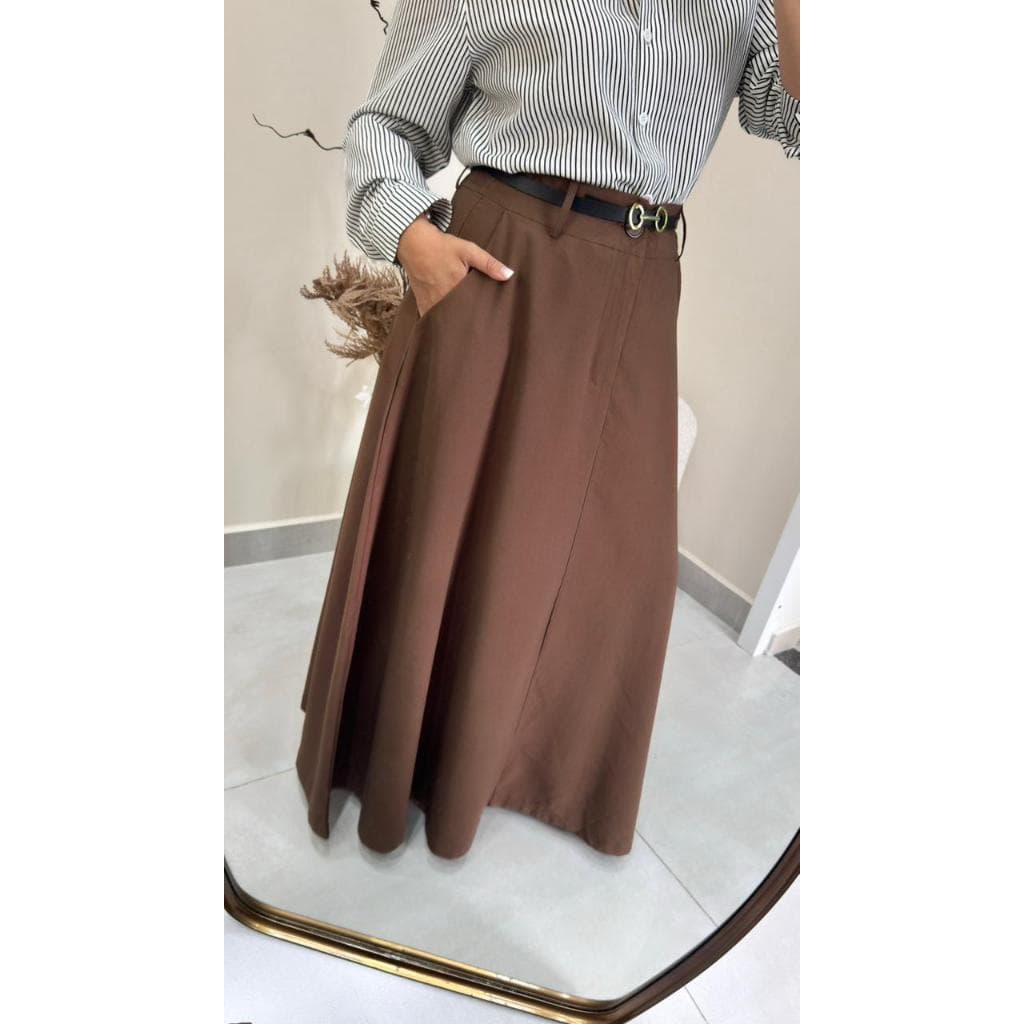SAIA FEMININA MIDI COM BOLSOS NAS LATERAIS E BOTÃO E ZIPER FRONTAL