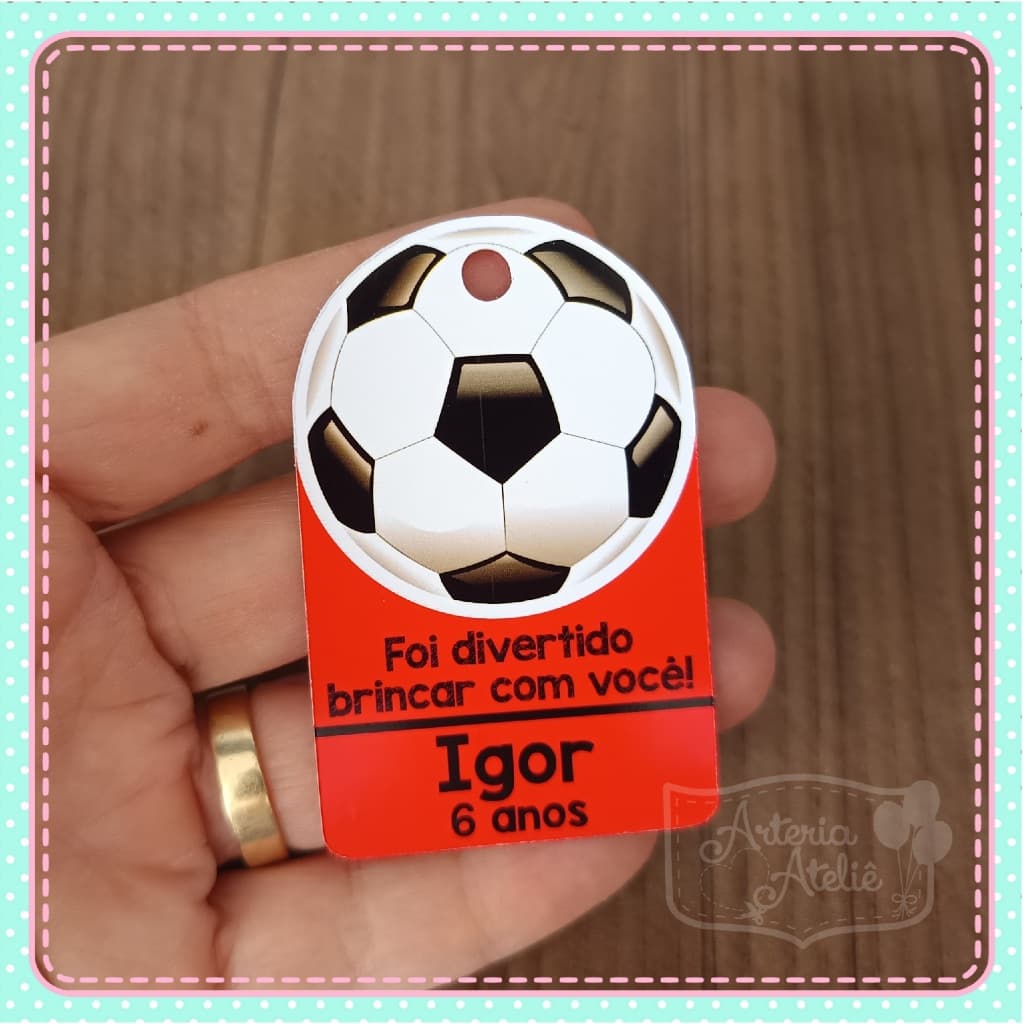 Tag de pendurar Lembrancinha Personalizados Decoração Festa Futebol Futsal Menino Bola Chuteira campo time vermelho