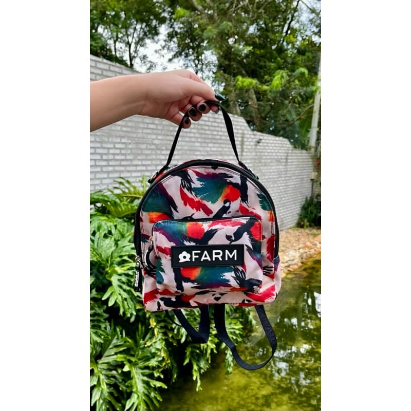 Mini Mochila Colorida Compacta e Moderna