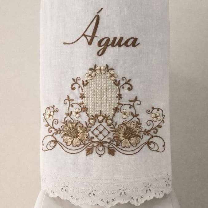 Capa De Galão De 20l Cozinha Gourmet De Renda Bordada Cor Branco em Linho Decorativo- Romance