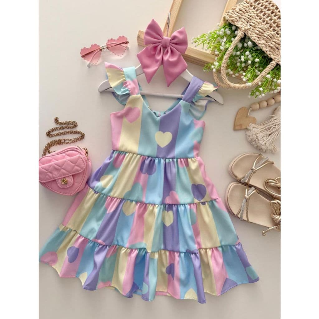 Vestido Infantil com Estampa de Corações Multicoloridos – Leve e Confortável