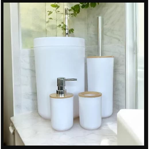 KIT PARA BANHEIRO 4 PEÇAS BRANCO COM TAMPA DE BAMBU BASCULANTE - FLASHGOODS - F0473